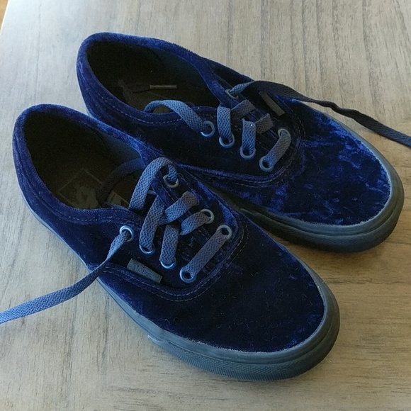 navy blue velvet vans